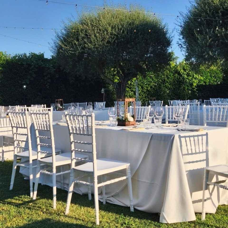 tavola allestita di giorno cotem eventi castelverde allestimento cotem eventi